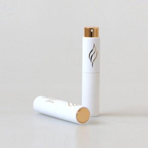 Bouteille de parfum de luxe logo personnalisé 8 ml avec atomiseur de parfum vide pulvérisateur rechargeable