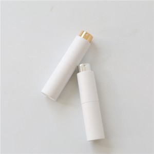 Flacone di profumo da 8 ml di colore personalizzato con atomizzatore di profumo ricaricabile a spruzzo