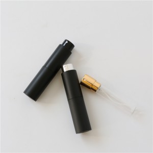 噴霧器詰め替え可能な香水噴霧器を備えたカスタムカラー8ml香水瓶